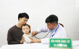 Hà Tĩnh tăng cường kiểm tra tiền sử và tiêm chủng bù liều cho trẻ 