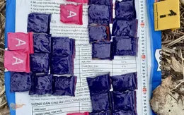 Thêm nhiều túi nghi ma túy trôi dạt vào bờ biển Nam Cửa Việt tại Quảng Trị