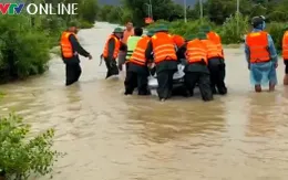 Khôi phục nhanh giao thông, đặc biệt là tuyến đường phục vụ cứu hộ, cứu nạn