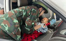 Tổ quân y cơ động - điểm tựa sức khỏe cho bà con vùng lũ