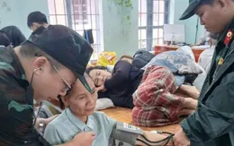 Bệnh viện Quân y 13 hỗ trợ y tế cho vùng lũ Hòa Thịnh, Đắk Lắk