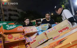 “Không của thì góp sức”: Người trẻ TP Hồ Chí Minh xuyên đêm tiếp tế miền Trung