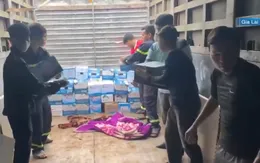 Lực lượng công an vượt đường xa giúp người dân vùng lũ khắc phục hậu quả