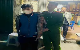 Kẻ cướp điện thoại bị công an tóm gọn khi đang ngồi trên xe máy chơi điện tử