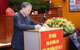 Tổng Bí thư Tô Lâm và các đại biểu quyên góp ủng hộ đồng bào bão lũ