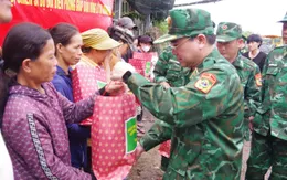 Những món quà nhỏ, nghĩa tình lớn gửi về vùng lũ Khánh Hòa