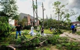 Lốc xoáy phá hủy hơn 100 căn nhà tại Texas, Mỹ
