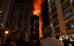 Vụ cháy chung cư tại Hong Kong (Trung Quốc): Ít nhất 44 người thiệt mạng, hàng trăm người mất tích