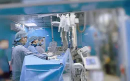 Nam thanh niên 19 tuổi vượt qua ca hút huyết khối tĩnh mạch não hiếm gặp