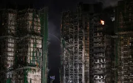 Loạt chung cư tại Hong Kong (Trung Quốc) trơ khung sau vụ cháy, số người thiệt mạng tăng lên 94