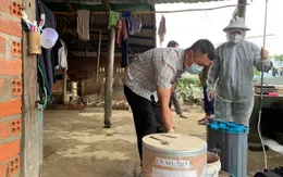 Xử lý vệ sinh gần 68.000 giếng nước bị ngập cho người dân vùng lũ