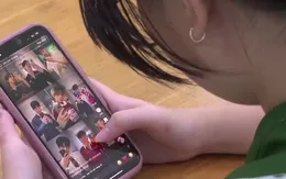 Nhiều bạn trẻ dành 9-13 tiếng/ngày cho điện thoại và mạng xã hội