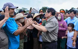 Thủ tướng: Triển khai "chiến dịch Quang Trung" thần tốc dựng lại nhà cho đồng bào bị thiên tai