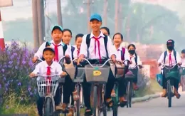 Chung tay để học sinh đến trường đầy đủ sau lũ