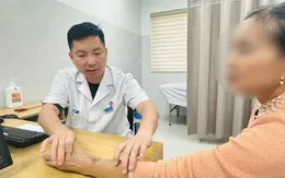 Cảnh báo bỏng hóa chất từ chất tẩy rửa nhà vệ sinh