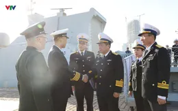 Tàu 015-Trần Hưng Đạo cập cảng Thanh Đảo (Trung Quốc), mở đầu chuyến thăm xã giao 3 nước