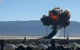 Tiêm kích F-16 của Không quân Mỹ lao xuống đất, bốc cháy thành quả cầu lửa