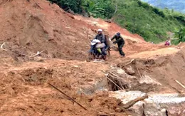 Sạt lở trên tuyến ĐH6, hàng trăm hộ dân ở Đà Nẵng bị cô lập