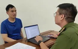 Mượn xe máy của bạn gái đi cướp giật tiệm vàng