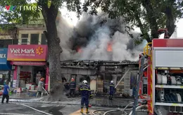 Cháy lớn tại phố Lò Đúc, khói đen bao trùm khu vực trung tâm Hà Nội