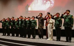 Những hình ảnh gây thương nhớ của "Mưa đỏ" tại Paris