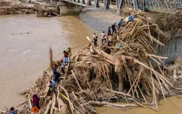 Số người thiệt mạng do lũ lụt tại Indonesia vượt 1.000, hàng trăm người vẫn mất tích