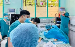 Cứu sống bé trai 5 tuổi viêm cơ tim tối cấp nhờ ECMO