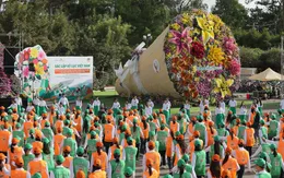 Đà Lạt lập kỷ lục với bó hoa khổng lồ nặng hơn 10 tấn