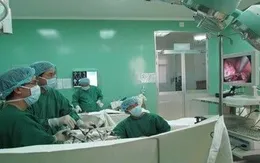 Can thiệp dị dạng phình thông động tĩnh mạch thận hiếm gặp