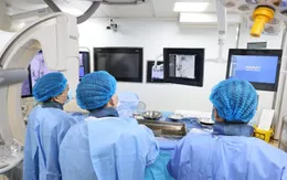 Nôn ra máu tái diễn nhiều lần do xơ gan