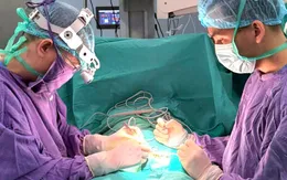 Bụng to bất thường, phát hiện ung thư tinh hoàn lạc chỗ khổng lồ