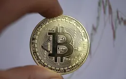 Bitcoin thủng mốc 80.000 USD, bốc hơi hơn 100 tỷ USD vốn hóa