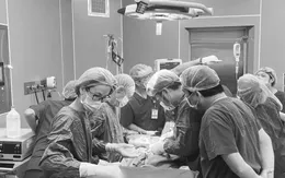 Cấp cứu thành công bệnh nhi sinh non 29 tuần vỡ dạ dày bẩm sinh