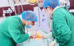 Giành lại sự sống cho cụ ông ngừng tuần hoàn ngoại viện