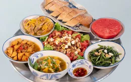 Ăn Tết "ngon" mà vẫn "êm" dạ dày: Lời khuyên từ chuyên gia tiêu hóa