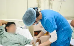 Chấn thương bàn tay do chặt thịt gà