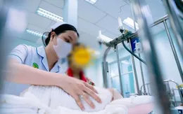 Cứu bé 2 tháng tuổi mắc bệnh hiếm trong y văn