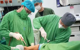 Biến dạng chi sau 4 tháng đắp lá chữa gãy xương