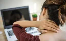 Đau cổ vai gáy gia tăng ở dân văn phòng, cảnh báo nguy cơ tổn thương thần kinh