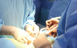 Ghép thận tự thân cứu sống bệnh nhân đa chấn thương nguy kịch