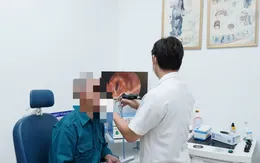 Suýt biến chứng nặng vì hóc xương cá khi vừa ăn vừa nghe điện thoại