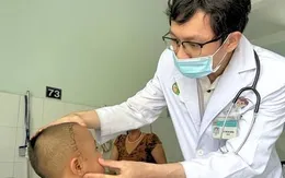 Bé 4 tuổi bị đạn ná găm vào sọ khi chơi