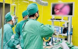 Phẫu thuật nội soi cấp cứu cứu bệnh nhân thủng dạ dày kèm viêm tụy cấp