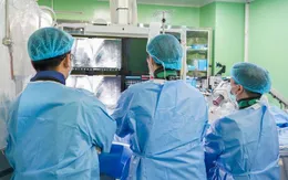 Tránh mổ tim mở lần hai nhờ thay van qua da