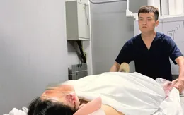 Cấp cứu người phụ nữ mắc kẹt dưới gầm xe buýt