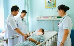 Bệnh nhân liệt tứ chi do máu tụ ngoài màng tủy