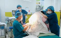 Sản phụ nặng 140kg, tiền sản giật nặng sinh con 4,6kg an toàn