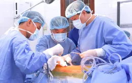 Người hiến thận sống cao tuổi nhất Việt Nam cứu con trai suy thận