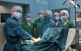 Cứu bệnh nhân bị cá chình cắn rách cổ tay