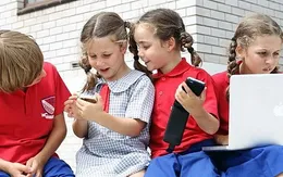 Trẻ lành mạnh phải biết tắt thiết bị di động